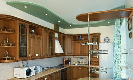 Дизайн натяжных потолков на кухне. Фото, примеры.