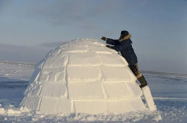 Строительство ледяной хижины иглу из снега своими руками