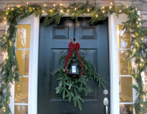 Как грамотно в преддверии новогодних праздников украсить гирляндами дом снаружи