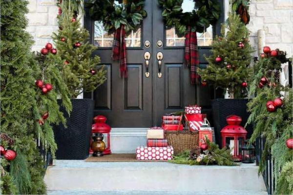 Как грамотно в преддверии новогодних праздников украсить гирляндами дом снаружи