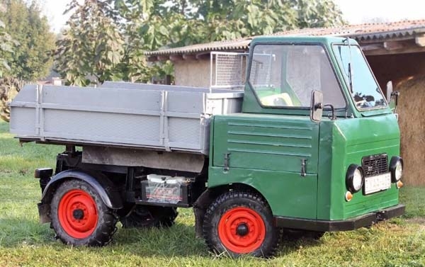 Мелкий но выносливый мини грузовик Мультикар-22