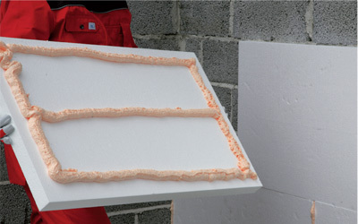 Как клеить потолочную плитку из пенопласта: особенности процесса