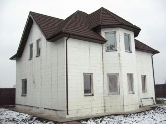 Одноэтажный дом с мансардой: примеры современной планировки